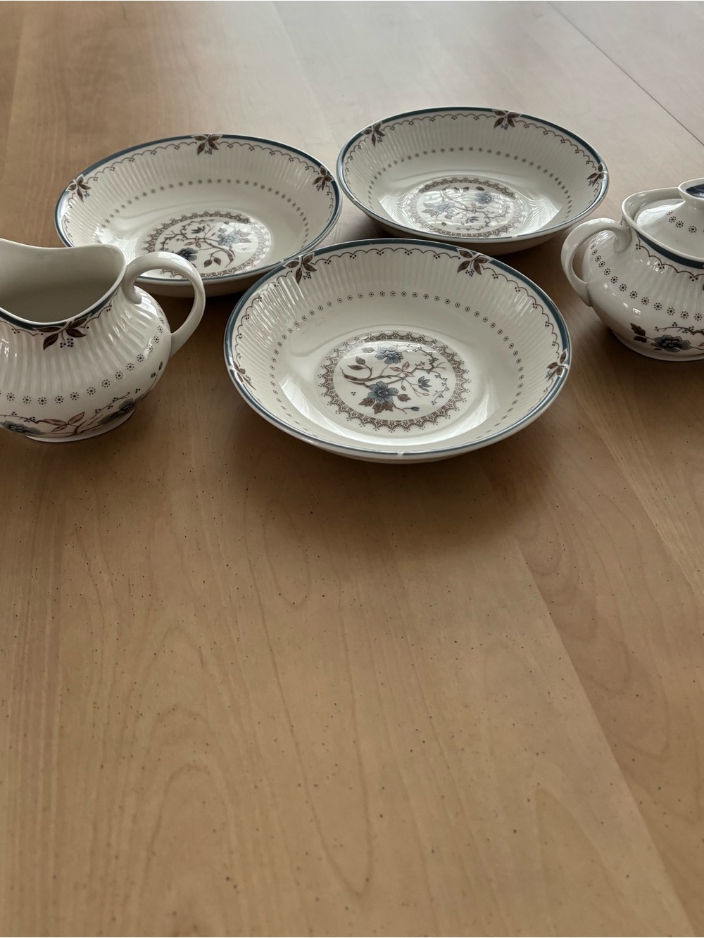 Royal Doulton Old Colony Sugar/Creamer & 3 Bowls. Made In England. See Photos.